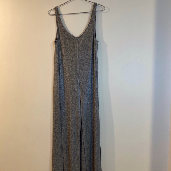 Cute stretchy jumpsuit ! With slit at the pant leg - Picture 2 of 4